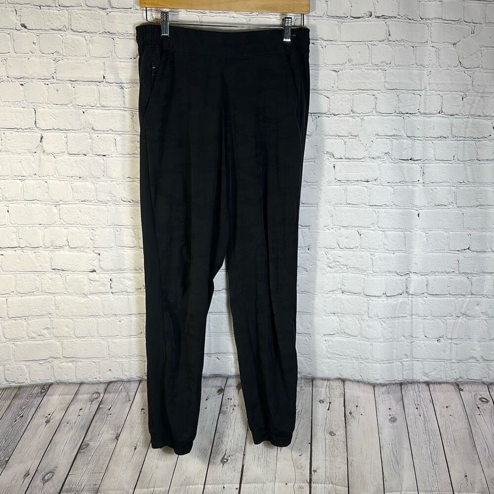 Athleta Womens Black Camo Brooklyn Textured‎ Jogger size 8 Elastic Waist